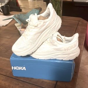 Brand New Women’s HOKA Clifton 8 Runners - Size 8 - bright white